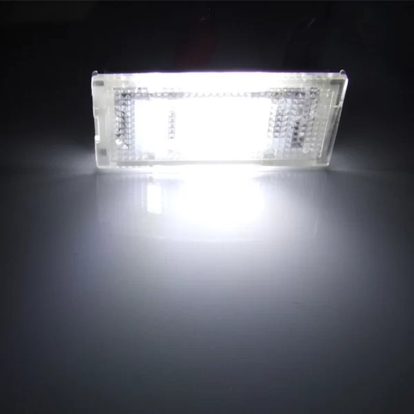 Фонари для освещения номерного знака автомобиля